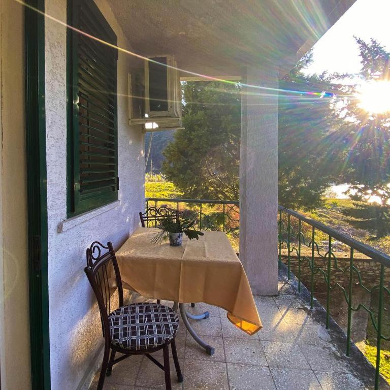 Agroturizem Hotel Vila Franceze Koman Esterno foto