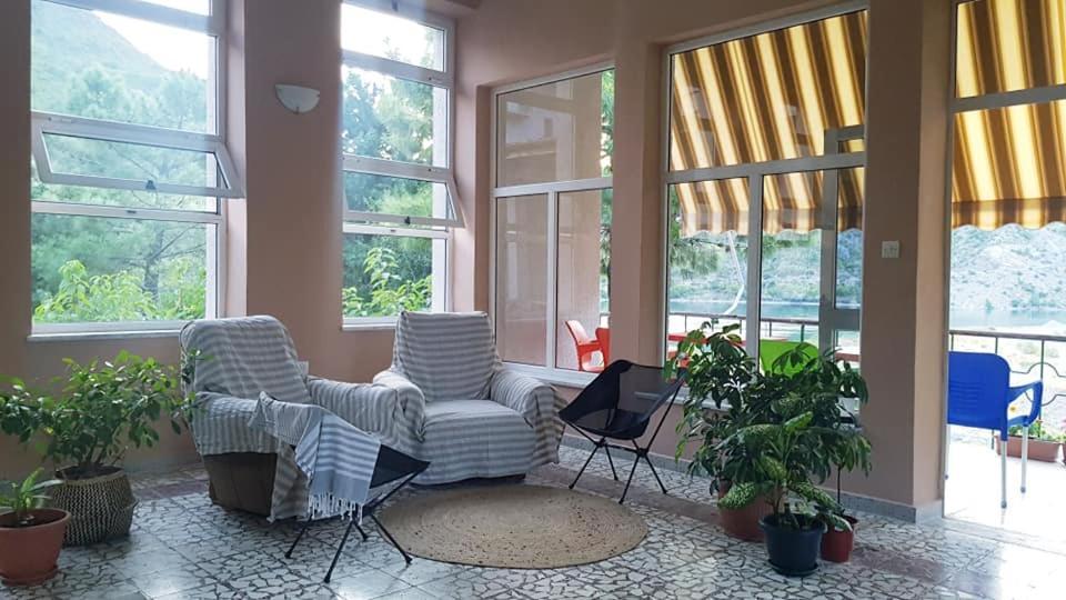 Agroturizem Hotel Vila Franceze Koman Esterno foto
