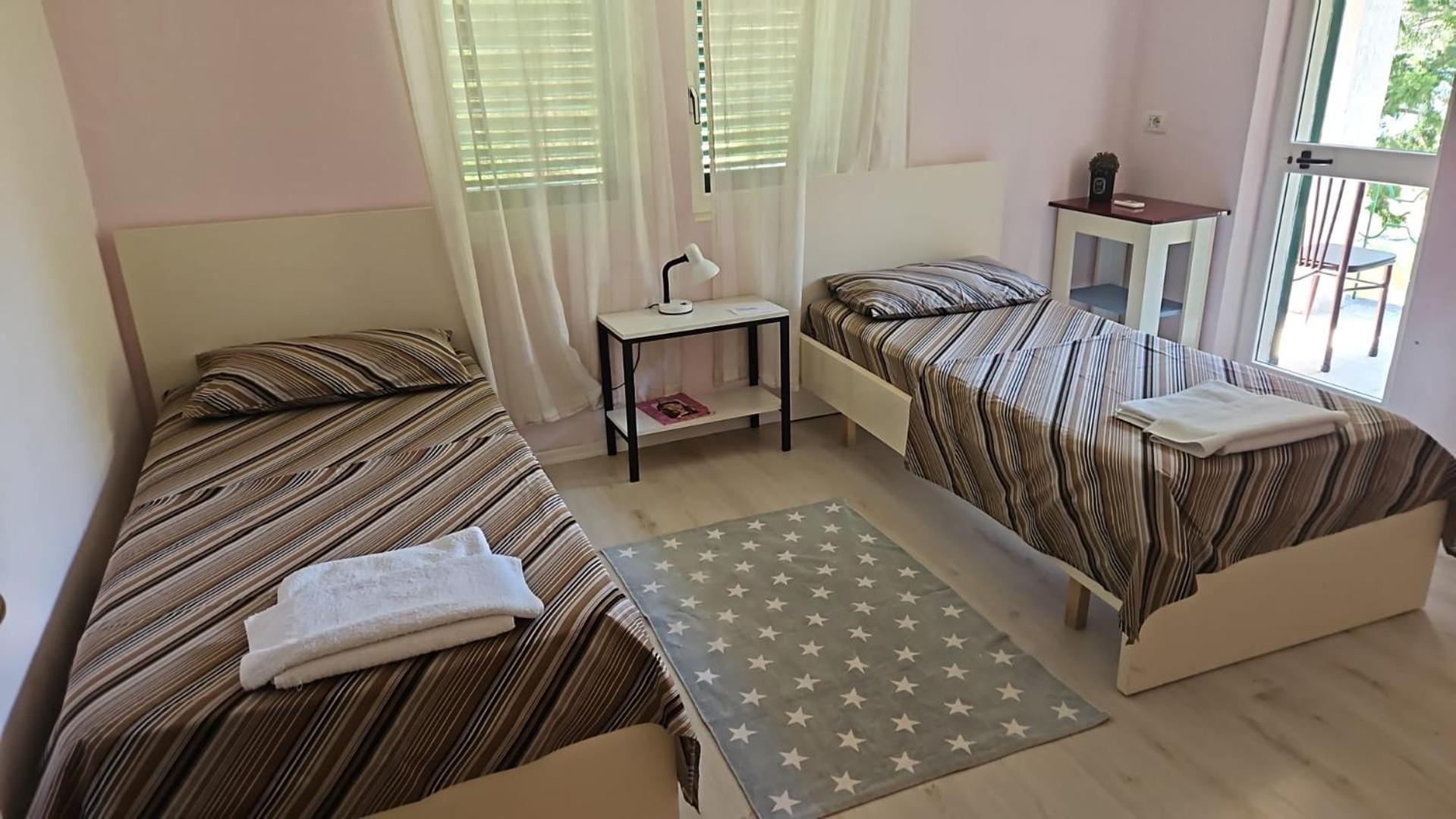 Agroturizem Hotel Vila Franceze Koman Esterno foto