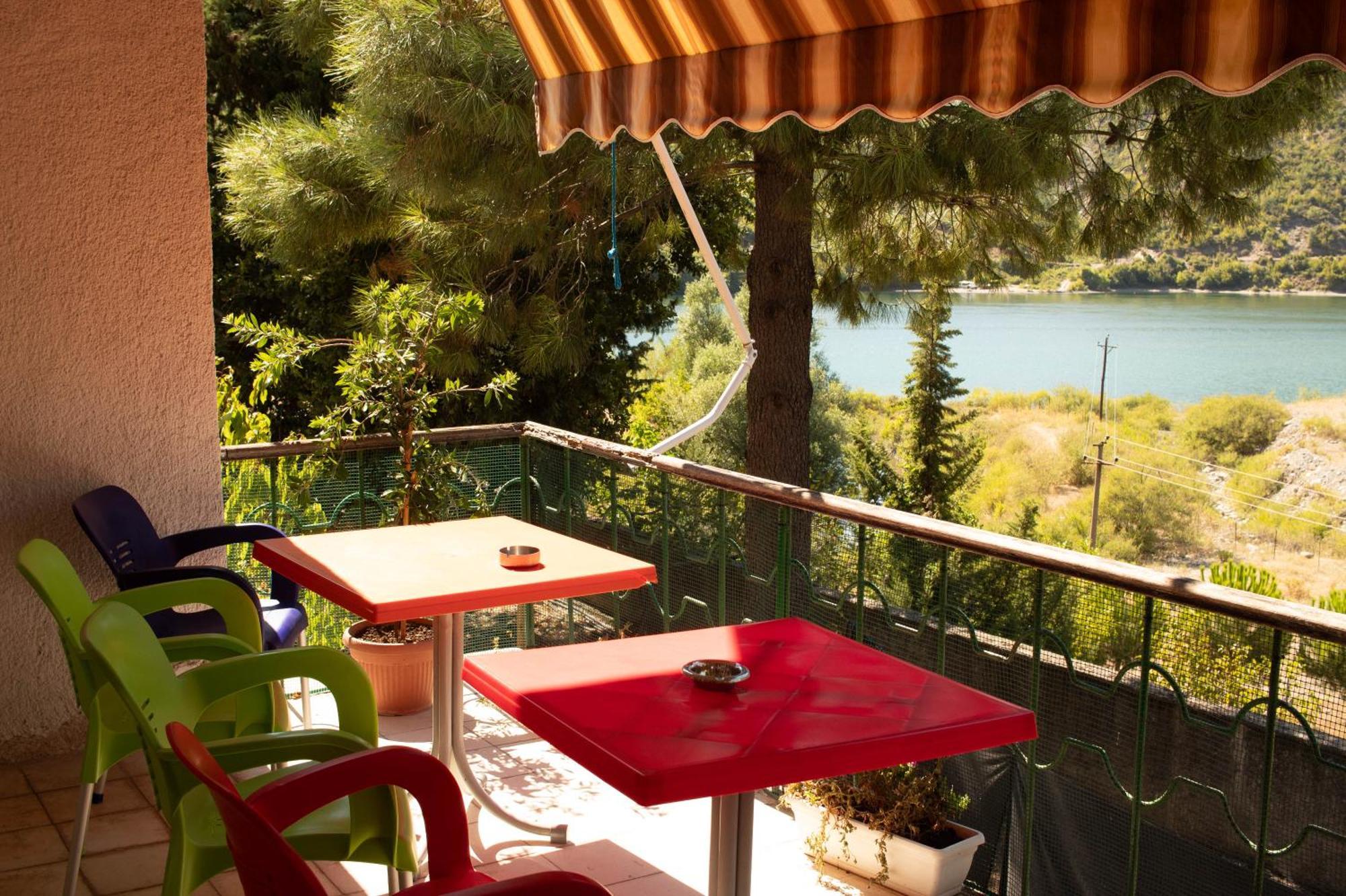 Agroturizem Hotel Vila Franceze Koman Esterno foto